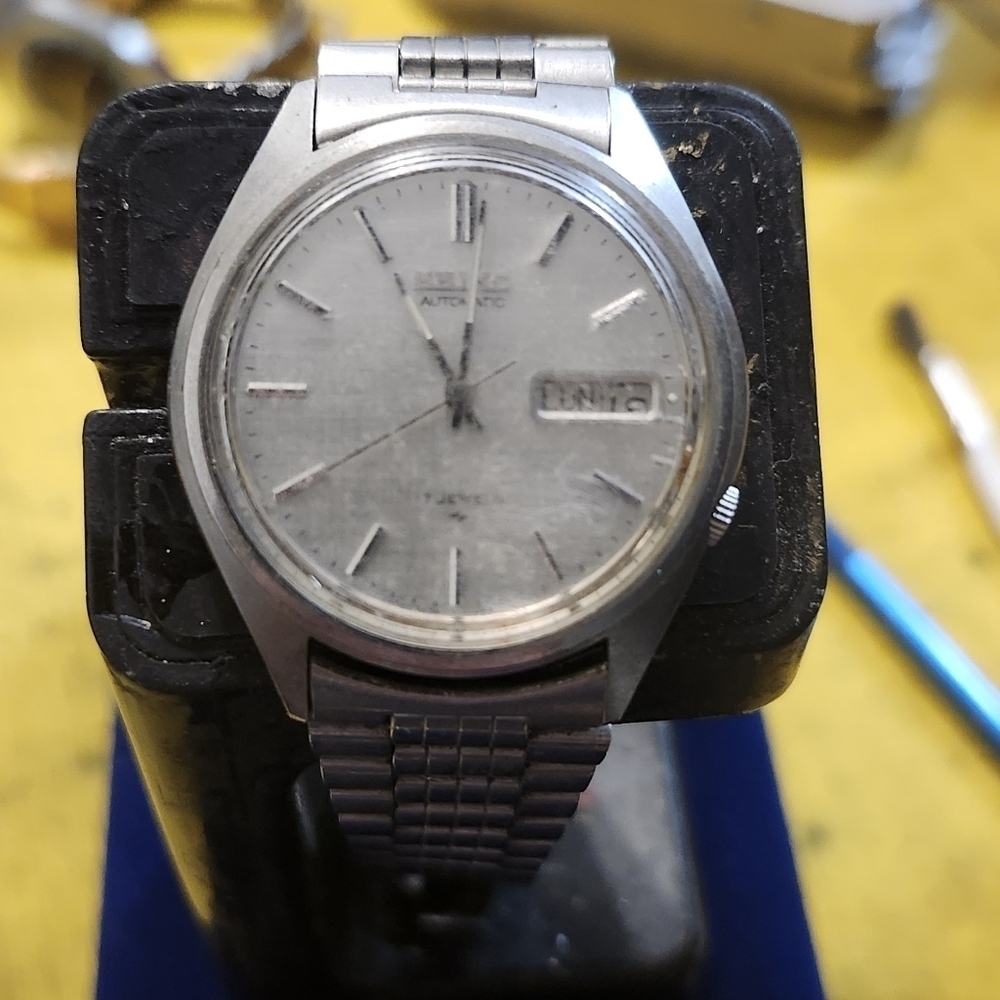 Vintage Seiko 7009-3599 17 Jewel mens watch 1990 Y2K - Picture 3 of 9